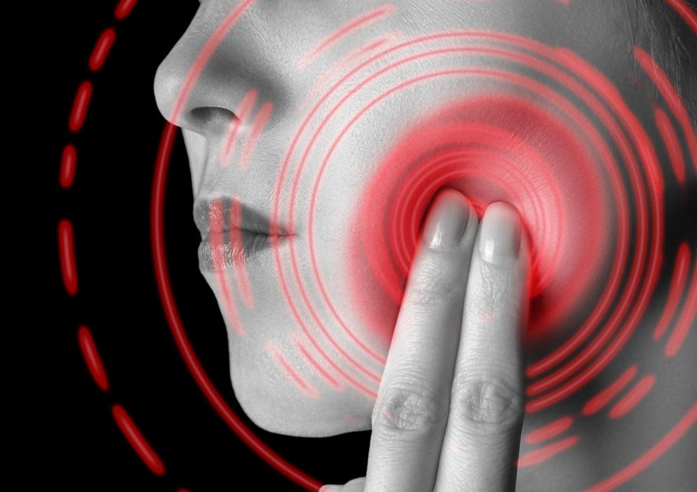 A woman experiencing pain in her tooth